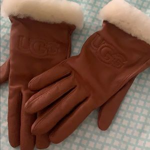 NWOT UGG GLOVES